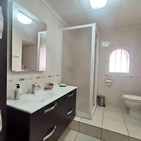 Deanna Magnifique Vue Situe A 1,5 Km De La Villa *